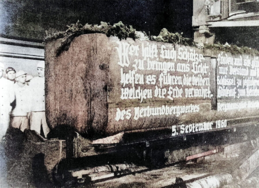 Bergwerk Westerholt, 5. November 1960: Beginn der Förderung mit Großraumwagen mit 4.500 Litern Inhalt